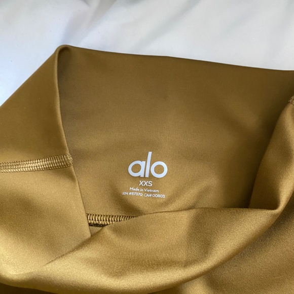 Alo Yoga Airlift Shorts 3” Golden Olive Branch - Picture 3 of 3